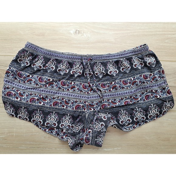 American Eagle Outfitters Pants - American Eagle Outfitters Boho Paisley Floral Shorts Viscose Size XL